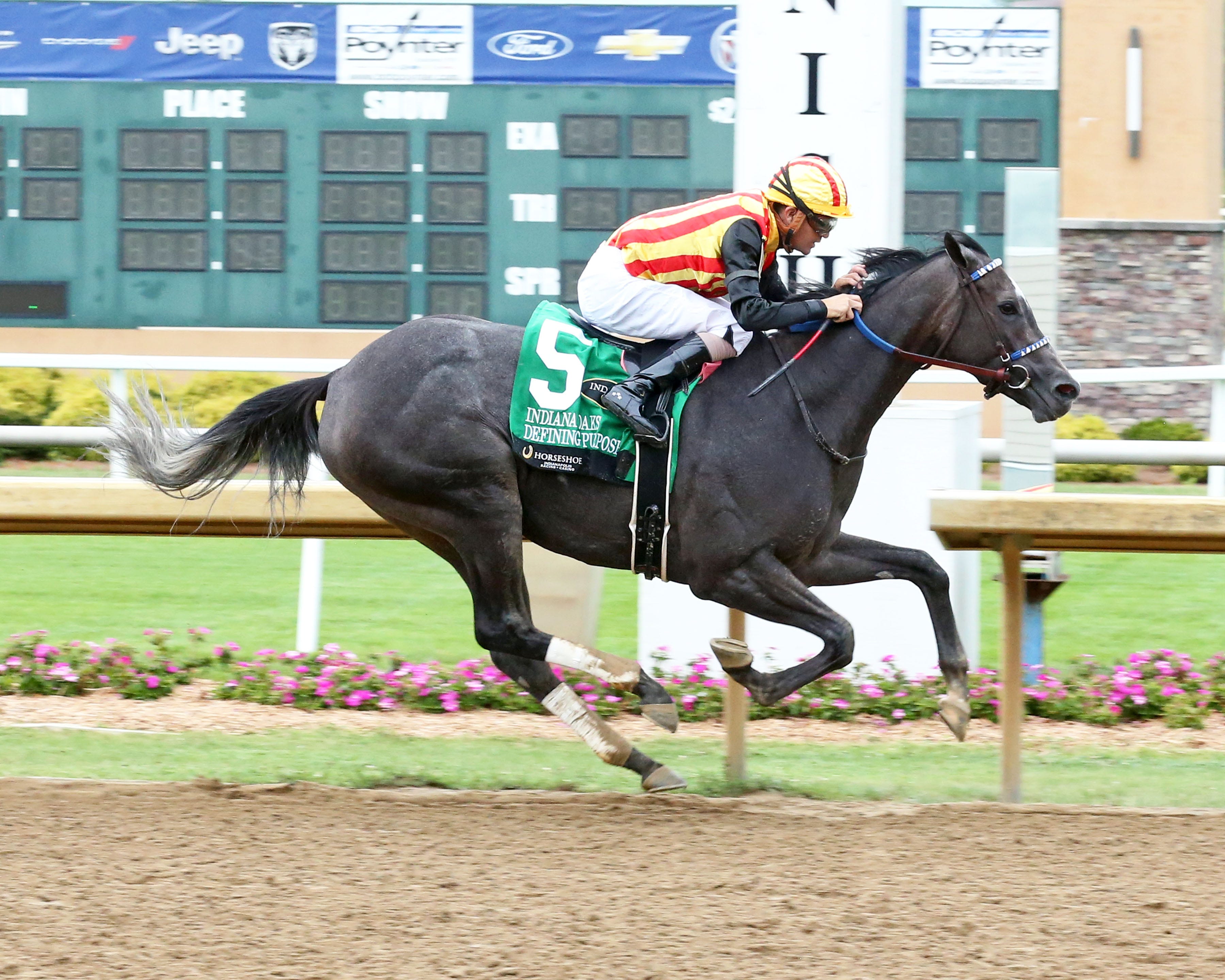 Defining Purpose gets her way in Indiana Oaks